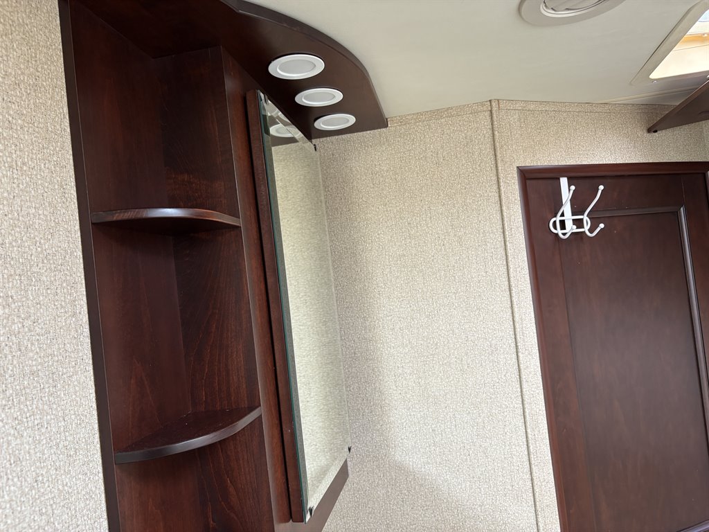 2011 Freightliner Xc Raised Rail Rear Engine Motor Home Chassis - $89,000